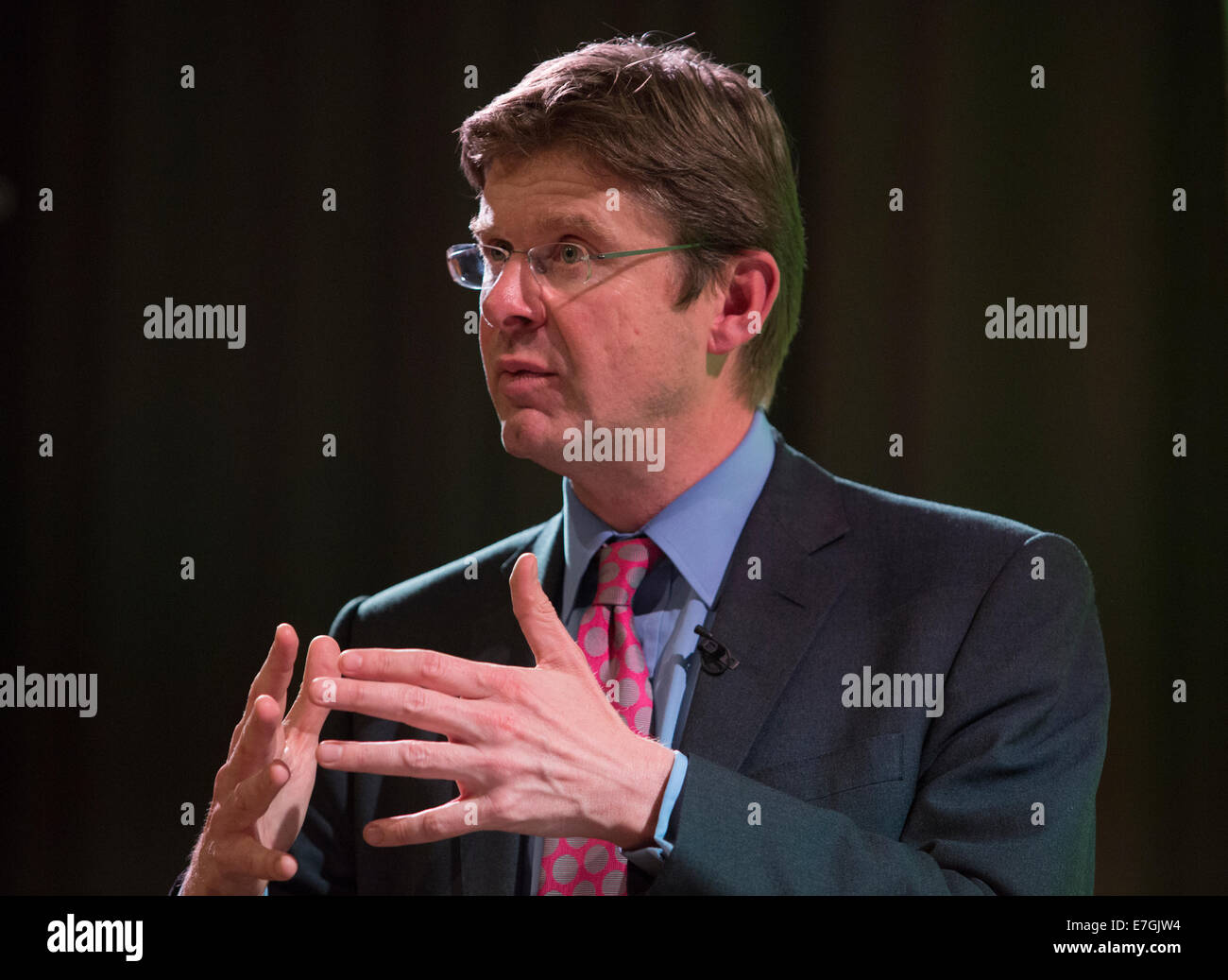 Greg Clark MP, Ministre des Sciences, les universités et les villes d'une récente visite à l'Université de Birmingham, West Midlands, Royaume-Uni. Banque D'Images