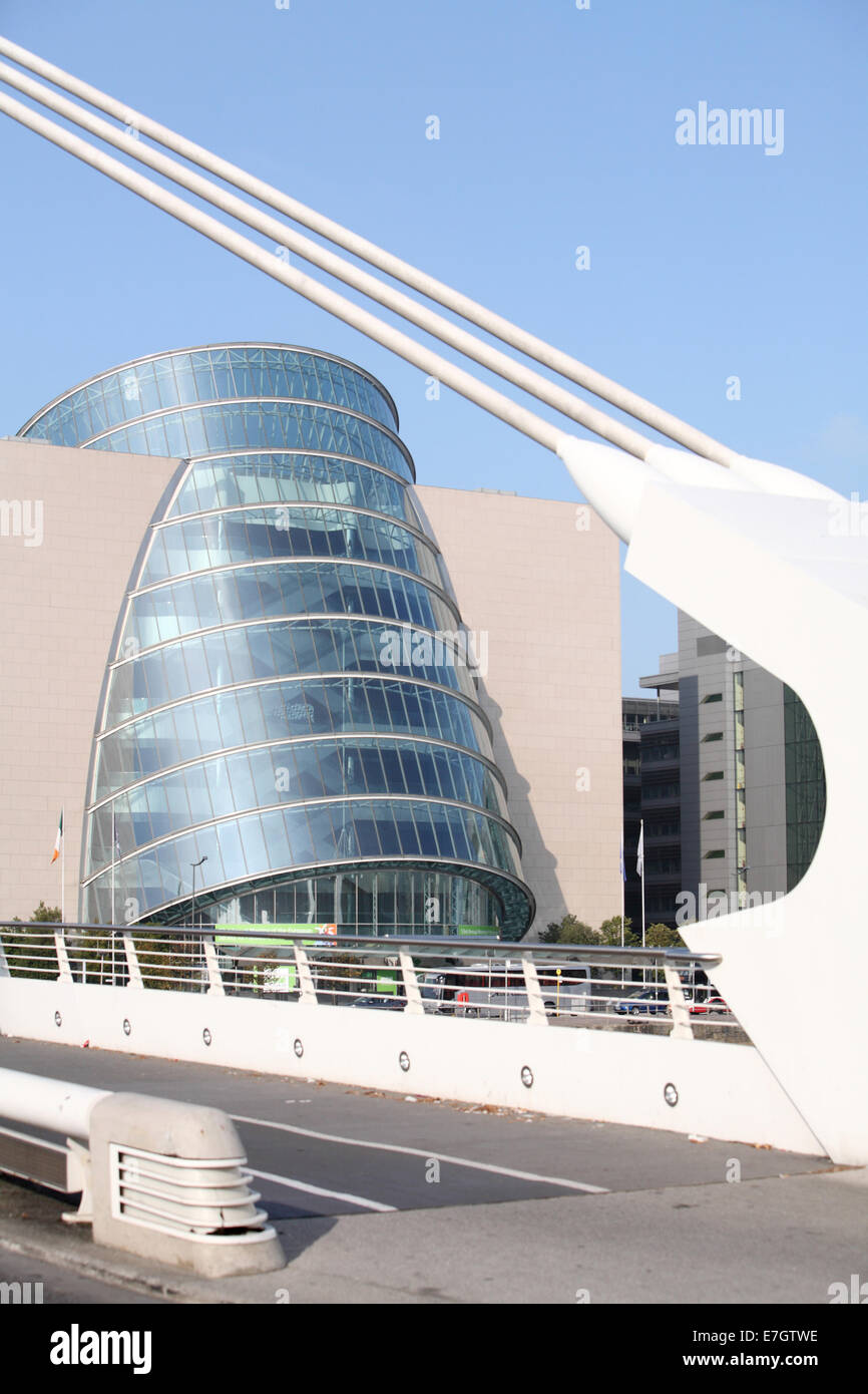 Samuel Beckett Bridge et la CCD Dublin Ireland Banque D'Images