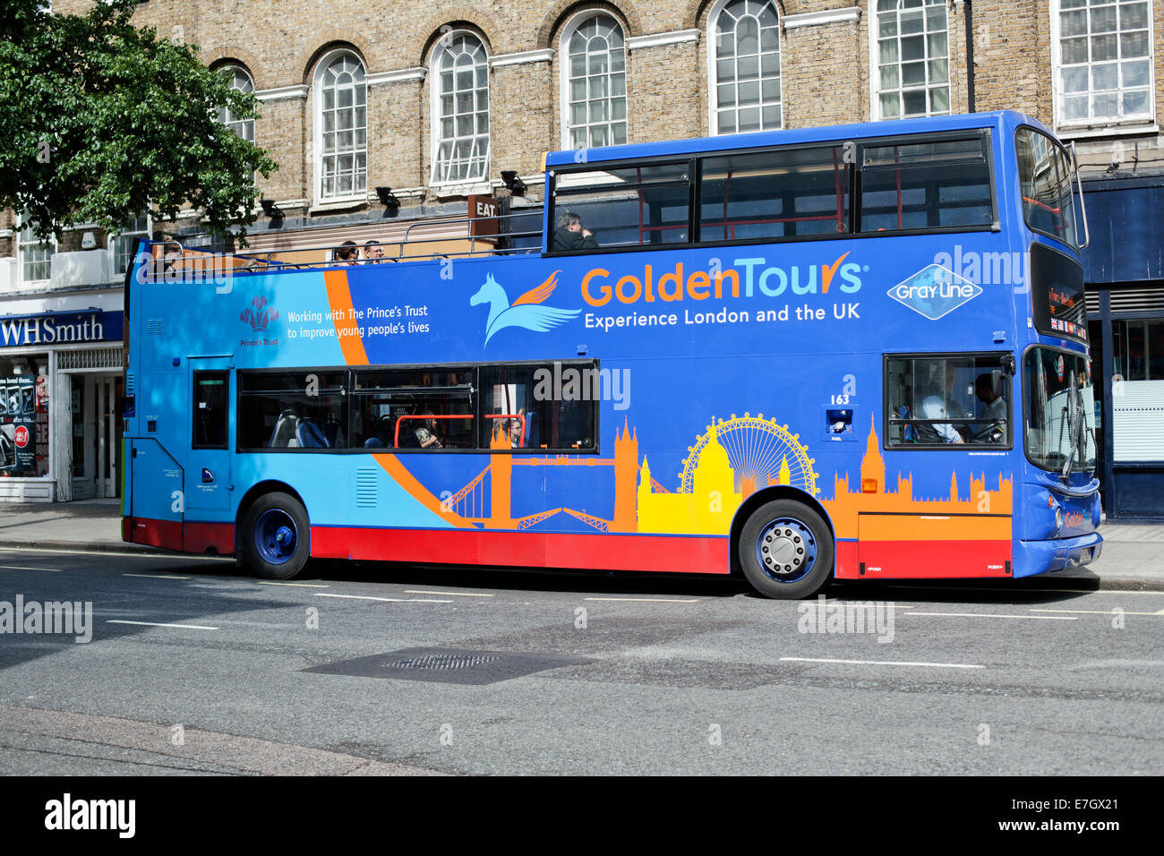Golden Tours bus, ligne grise, Baker Street, mars 2012, Londres, Angleterre, Royaume-Uni Banque D'Images
