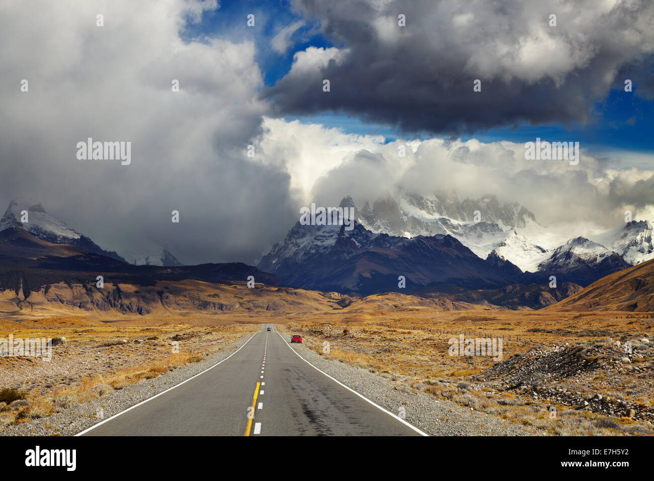 Mont Fitz Roy dans les nuages, la route vers le Parc National Los Glaciares, Patagonie, Argentine Banque D'Images