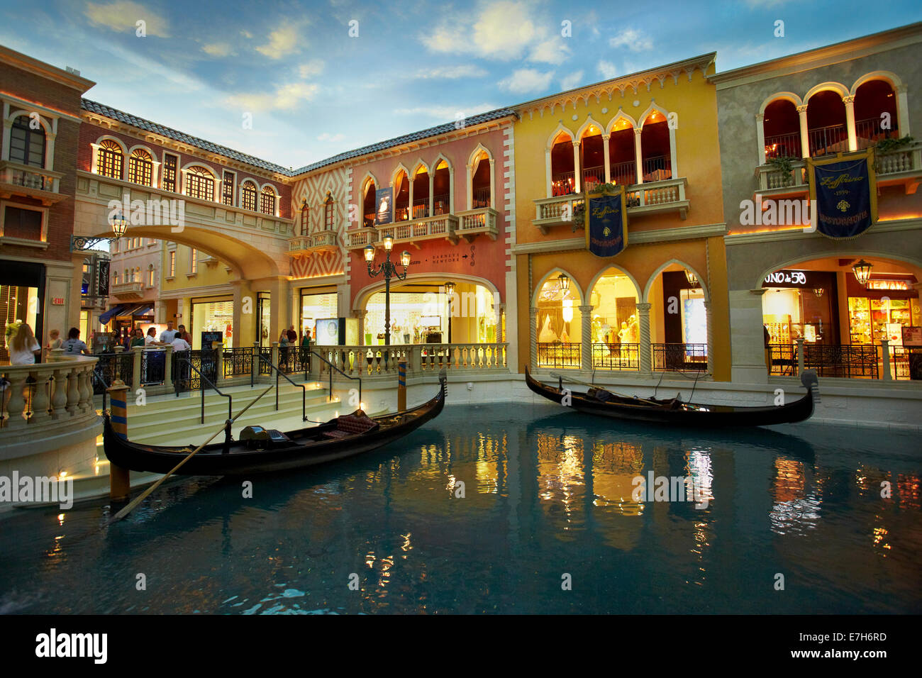 Les gondoles et Grand Canal Shoppes, à l'intérieur du Venetian Resort Hotel Casino, Las Vegas, Nevada, USA Banque D'Images