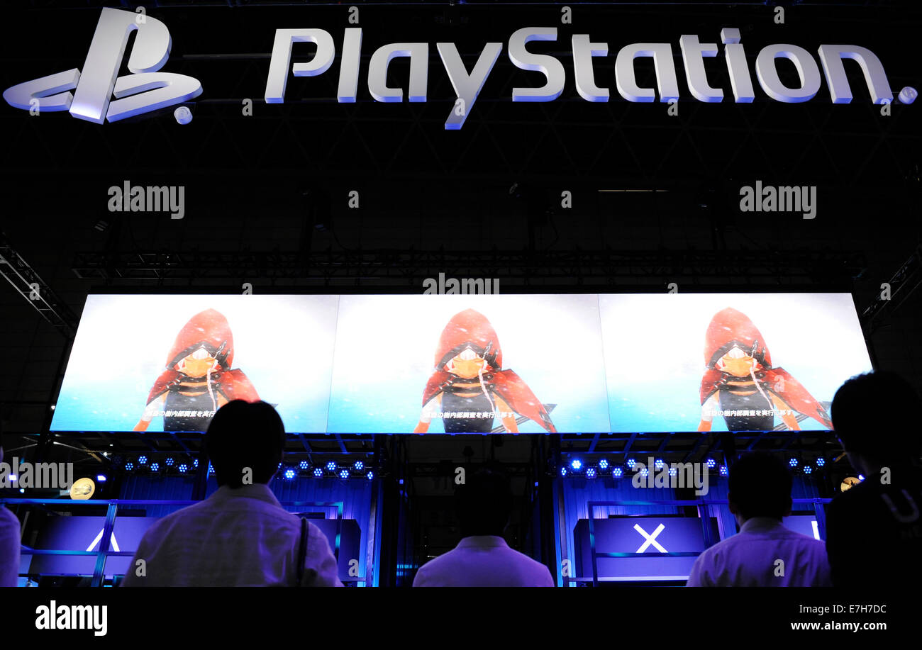 Chiba, Japon. 18 Sep, 2014. Personnes visitent le stand de Playstation pendant le Tokyo Game Show 2014 à Makuhari de Chiba, Japon, 18 septembre 2014. Un total de 421 entreprises et organisations de 32 pays et régions participent à l'émission. Credit : Stringer/Xinhua/Alamy Live News Banque D'Images