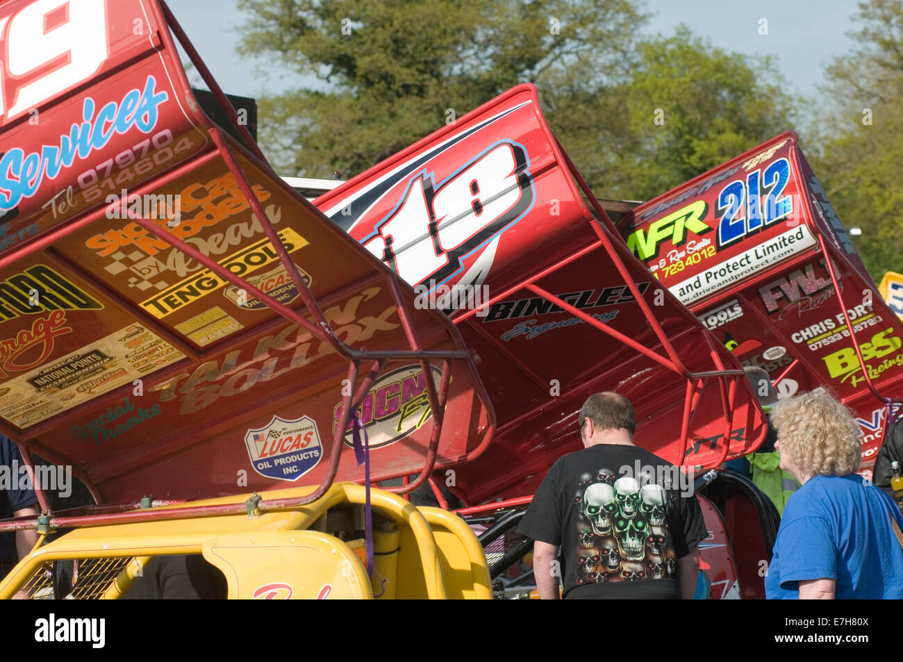 F1 voitures de stock car aile ailes vers le bas vers le bas aérodynamique aérodynamique courses course course des forces de virage Banque D'Images