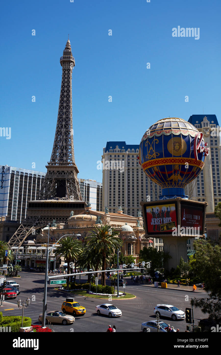 Taille demi-tour Eiffel et réplique inscription ballon Montgolfier, Paris Las Vegas Hotel and Casino, le Strip, Las Vegas, Nevada, USA Banque D'Images