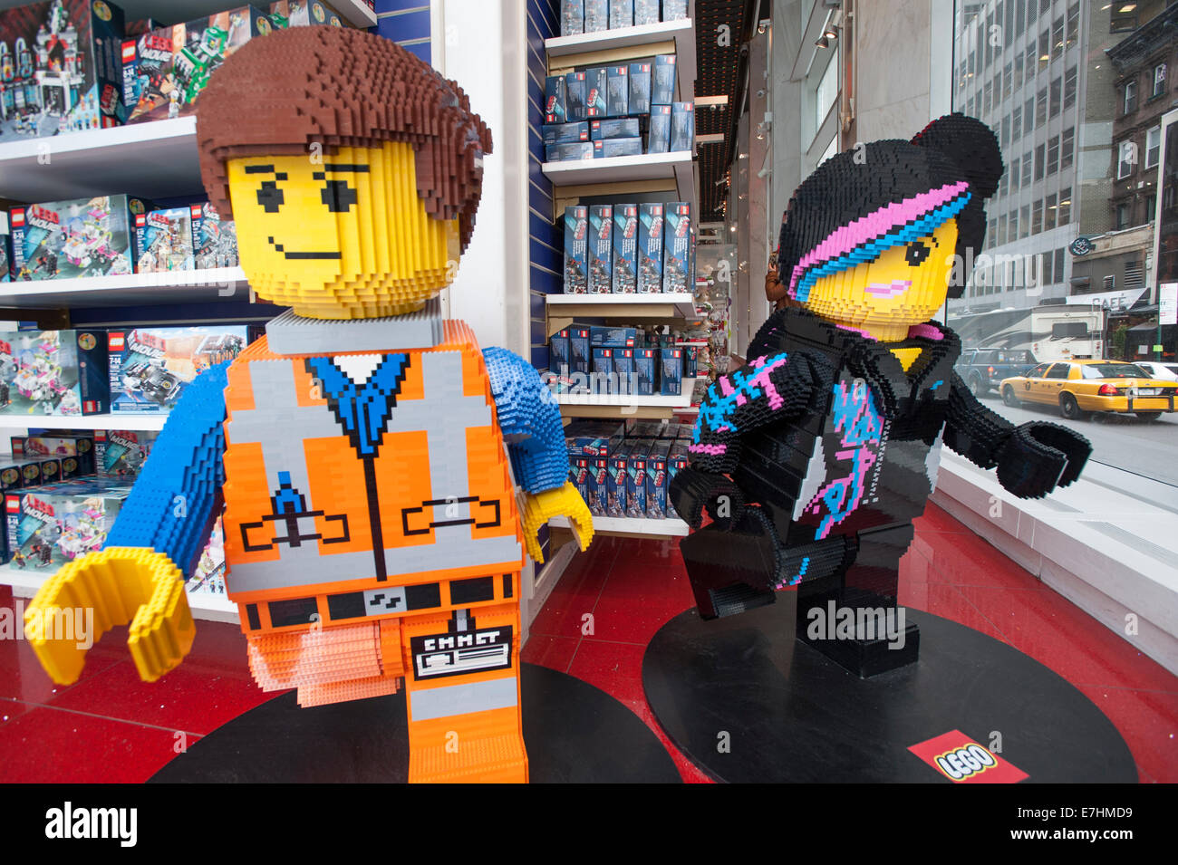 Magasin de Lego. Emmet & Wildstyle. Banque D'Images