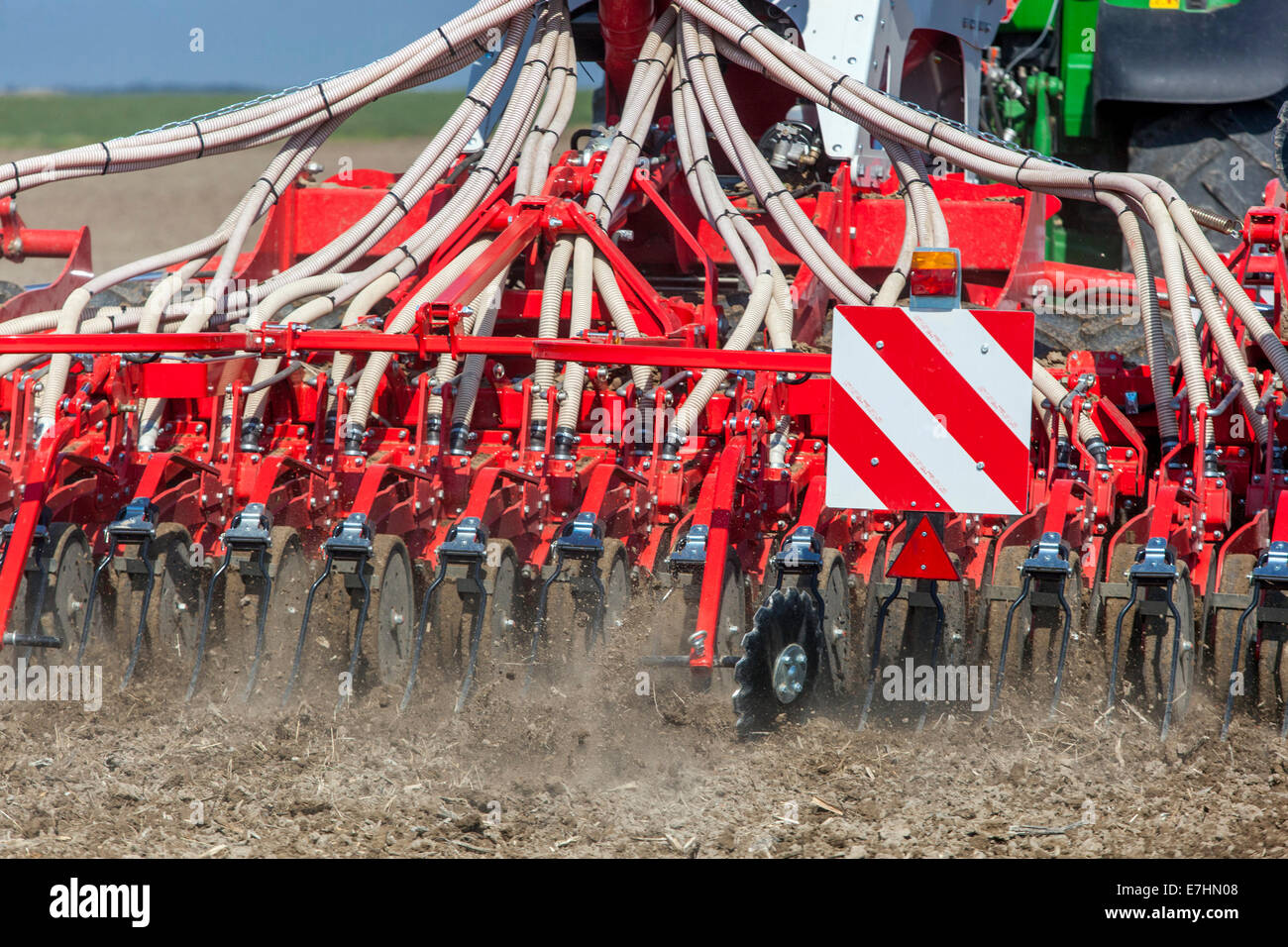 Semoir Pottinger, semis de semences, grain de blé sur un champ, machine à semer République tchèque agriculture Banque D'Images