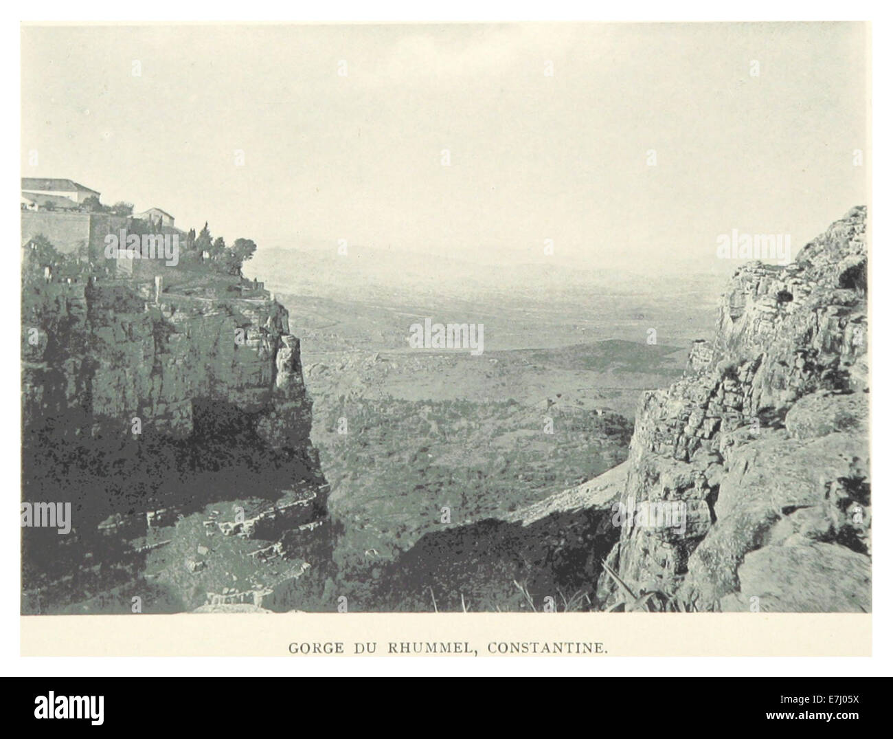 L'œuvre de Lambart de 1895 fournit une carte détaillée et une illustration des gorges du Rummel à Constantine, en Algérie. Le livre capture la topographie spectaculaire de la région et son importance pour le paysage local. Banque D'Images
