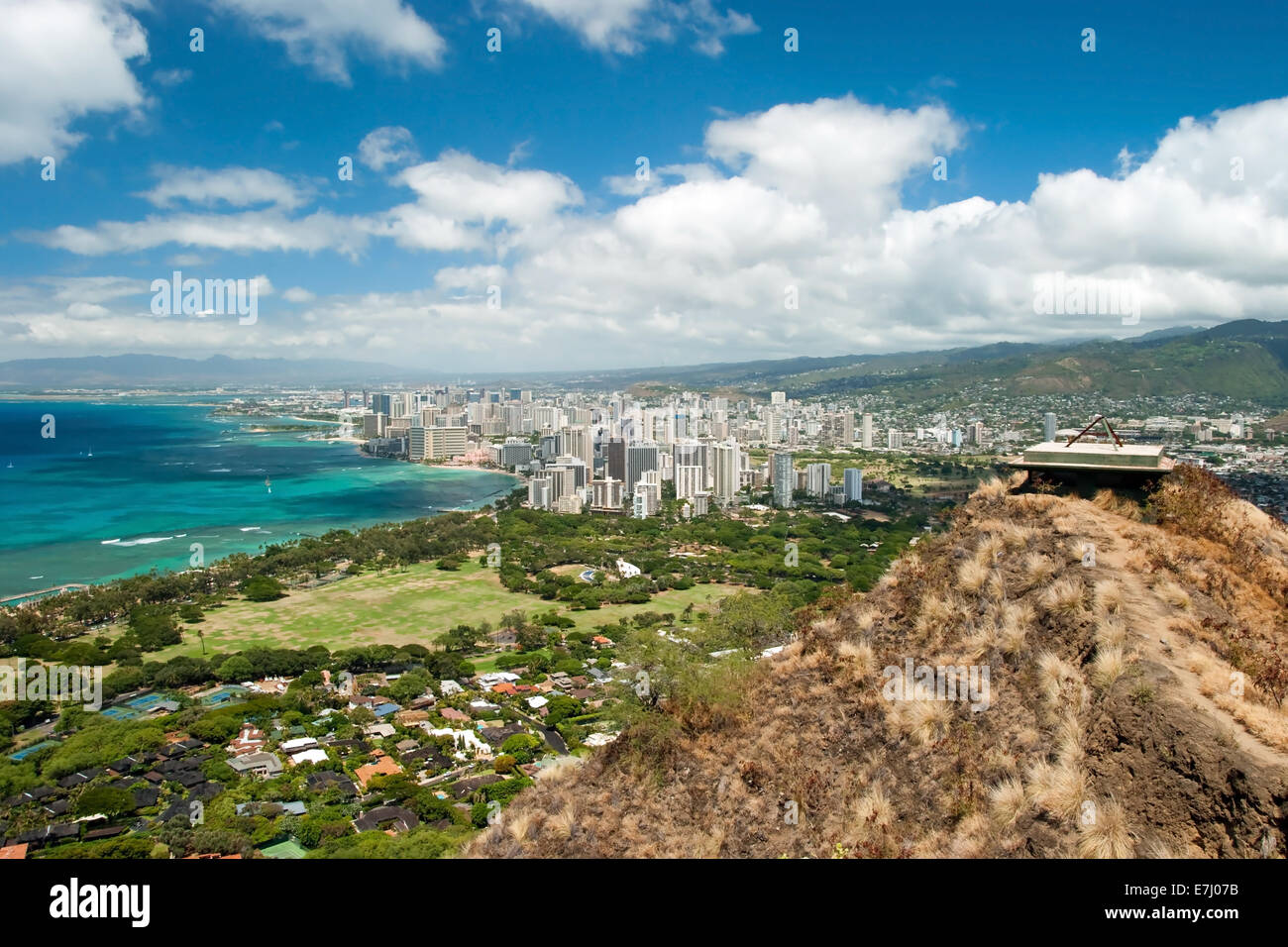 Vue aérienne de Honolulu et Waikiki beach de Diamond Head Banque D'Images