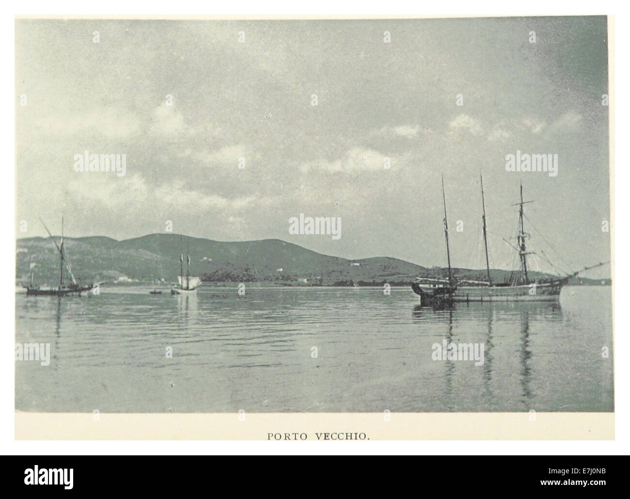 Cette illustration de 1895 réalisée par Lambart capture Porto Vecchio, ville portuaire historique de l’île de Corse, mettant en valeur son architecture côtière et son paysage méditerranéen. Banque D'Images
