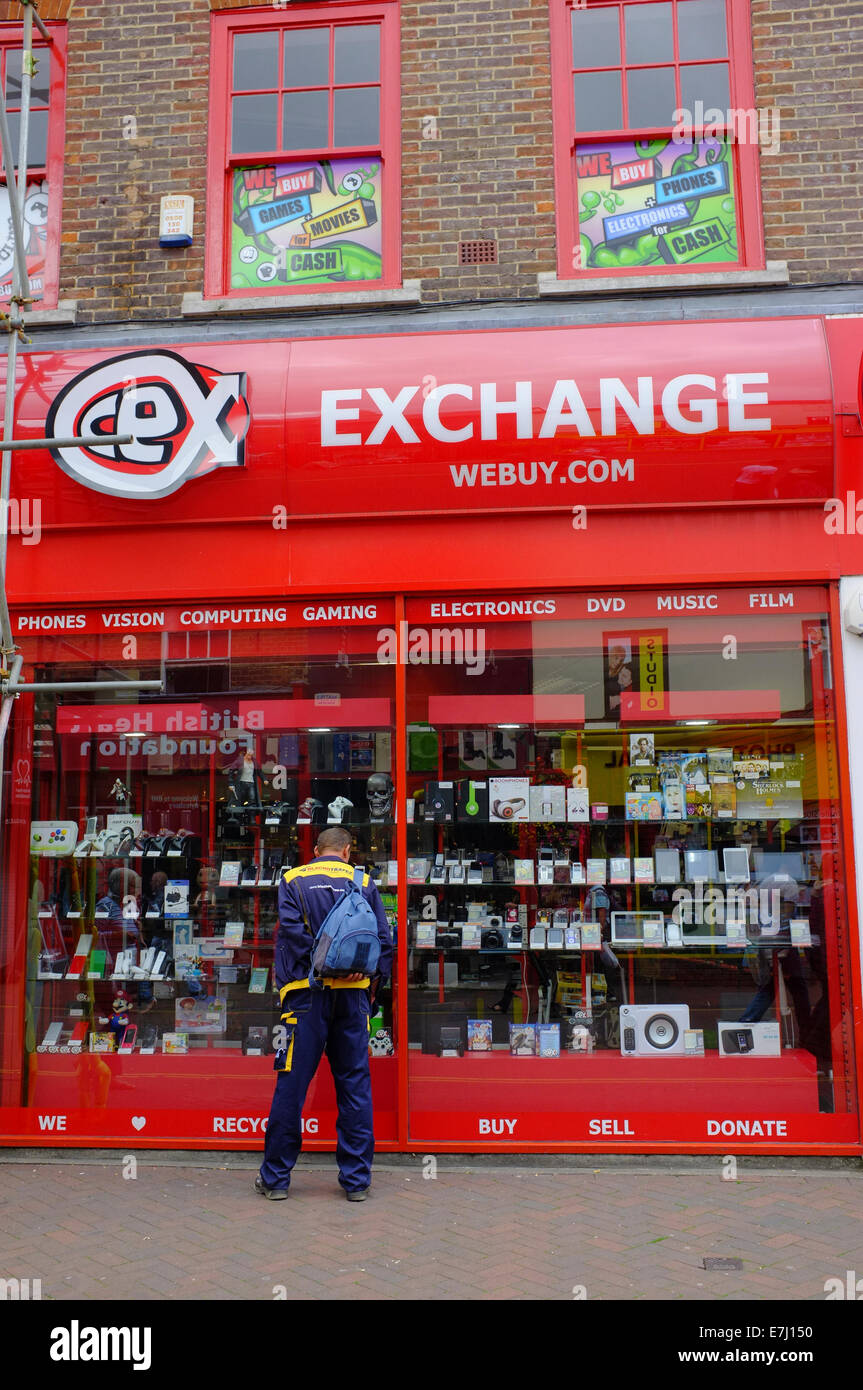 CeX Pawn Shop webuy.com change à Aylesbury Banque D'Images