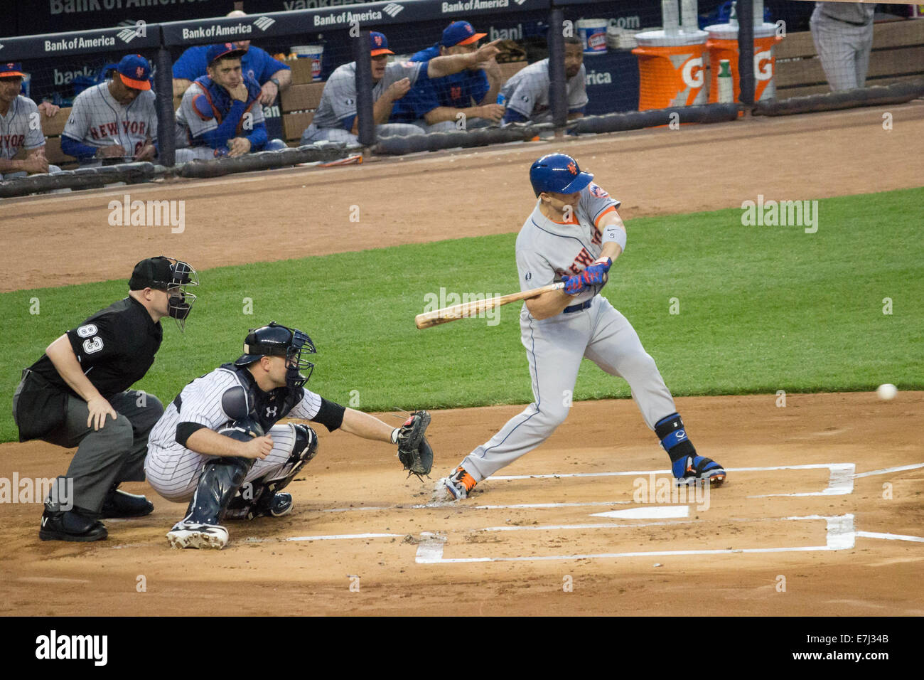 Cette image montre NY Mets de troisième but et superstar David Wright à bat- quelques instants avant de frapper la balle pour un RBI- Banque D'Images