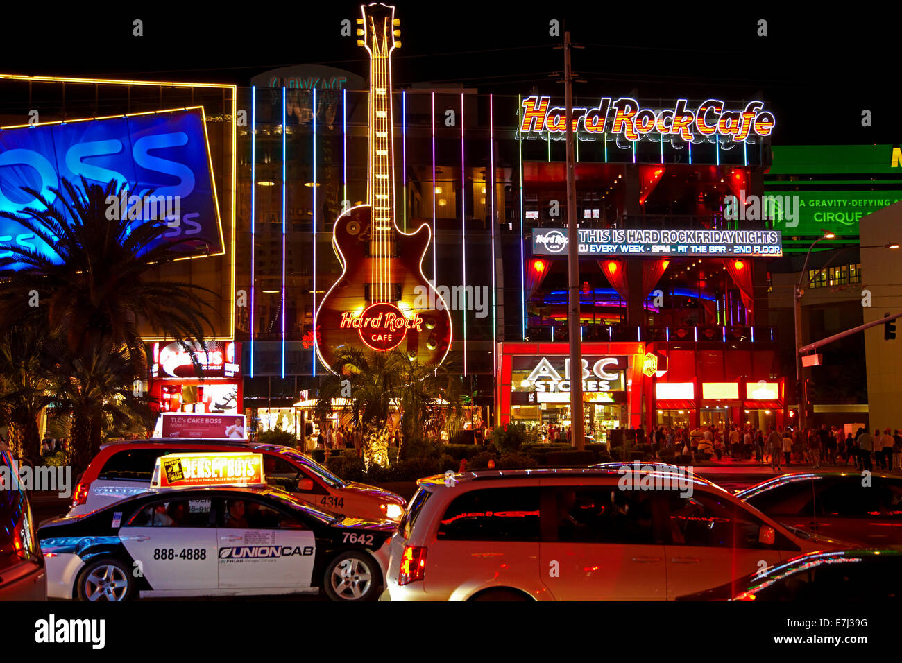 Le Hard Rock Café et du trafic le long de la bande le soir, Las Vegas, Nevada, USA Banque D'Images