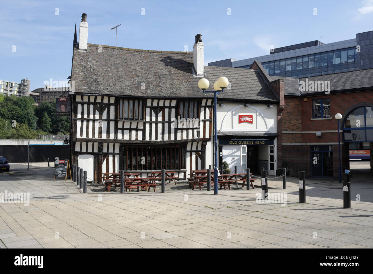 La maison publique Old Queens Head, un bâtiment tudor à pans de bois dans le centre-ville de Sheffield, Angleterre, pub anglais historique, bâtiment classé 15th siècle Banque D'Images
