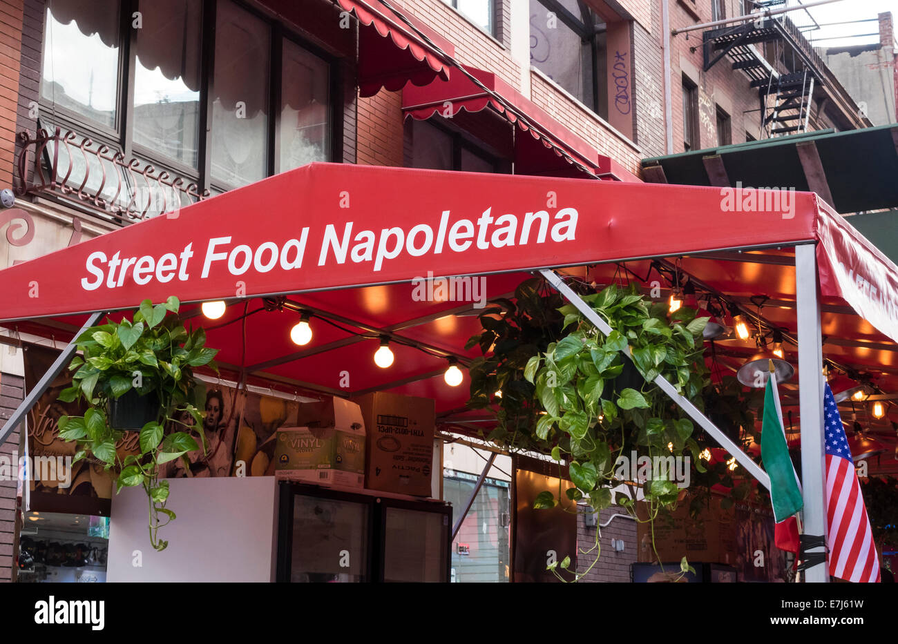 Street food Napoletana signe sur Mulberry Street dans la petite Italie pendant la fête de San Gennaro Banque D'Images