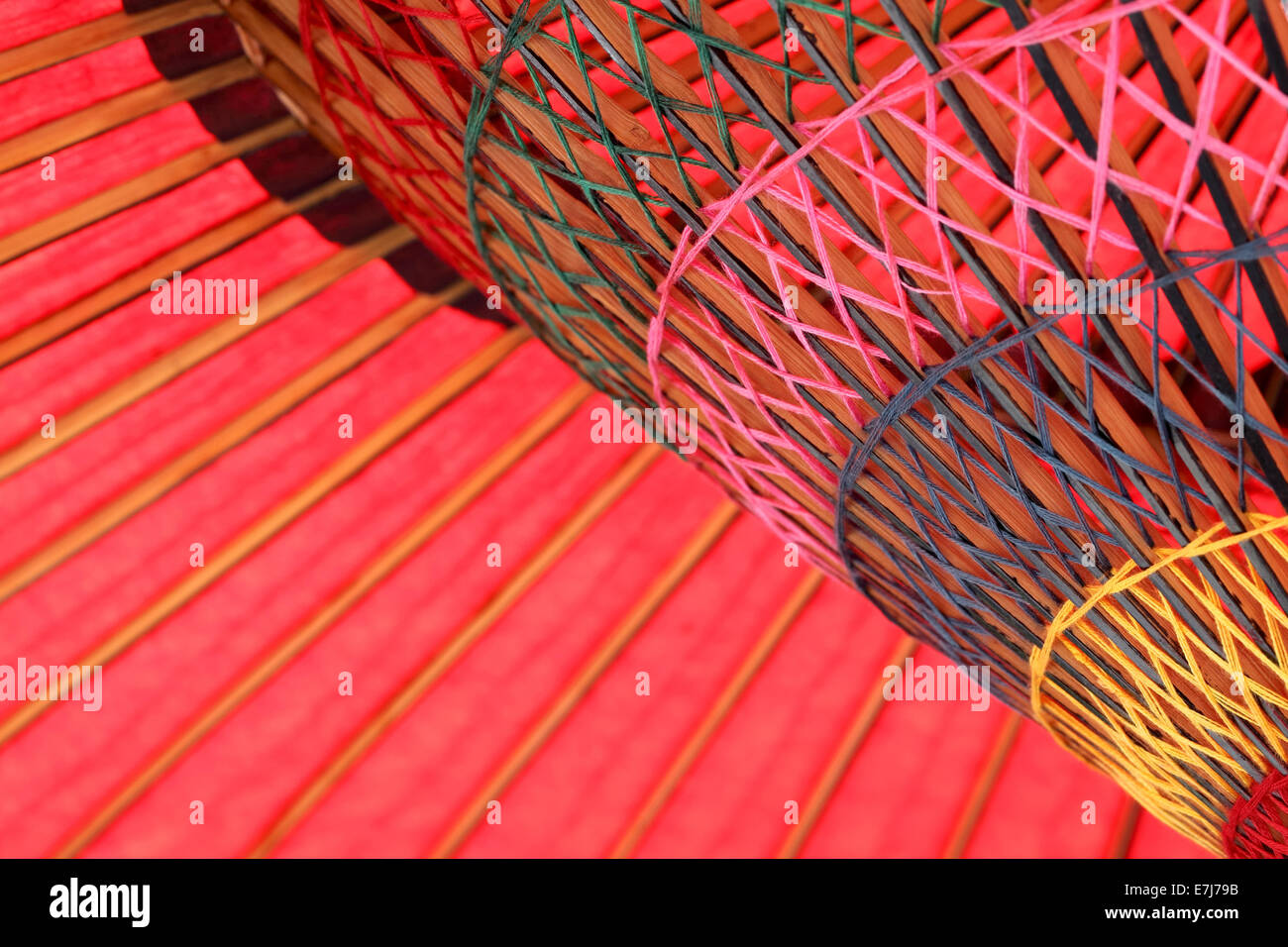 Close up de parapluie rouge traditionnel japonais Banque D'Images