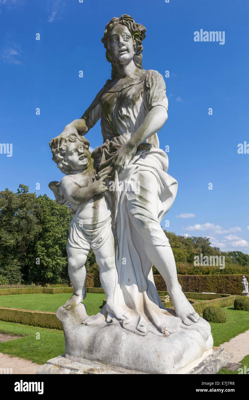 Statue baroque de Matthias Bernard Braun dans les jardins du palais de Lysa nad Labem. Sculpture baroque Banque D'Images