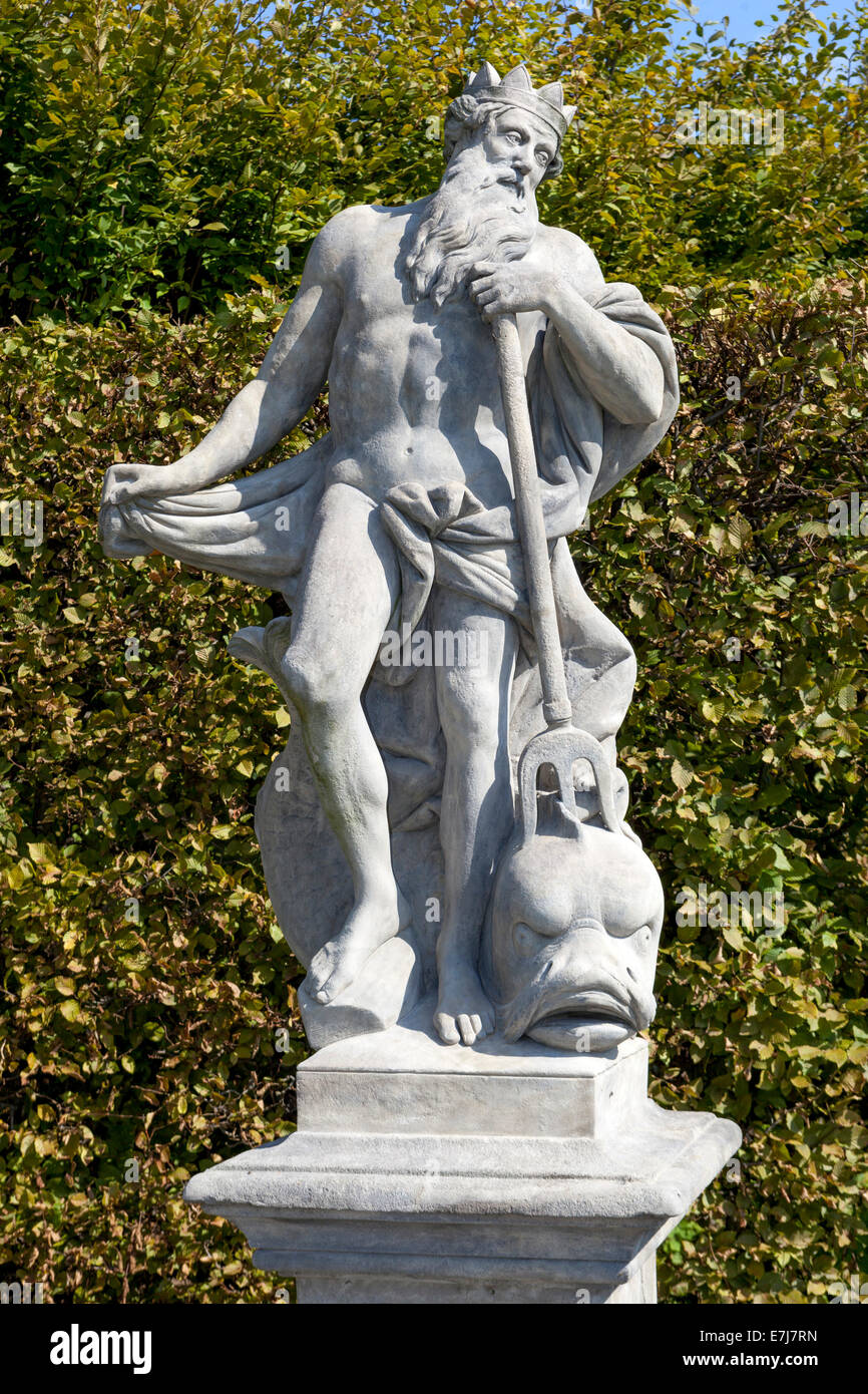 Statue baroque de Matthias Bernard Braun dans les jardins du palais à Lysa nad Labem. Neptune Banque D'Images