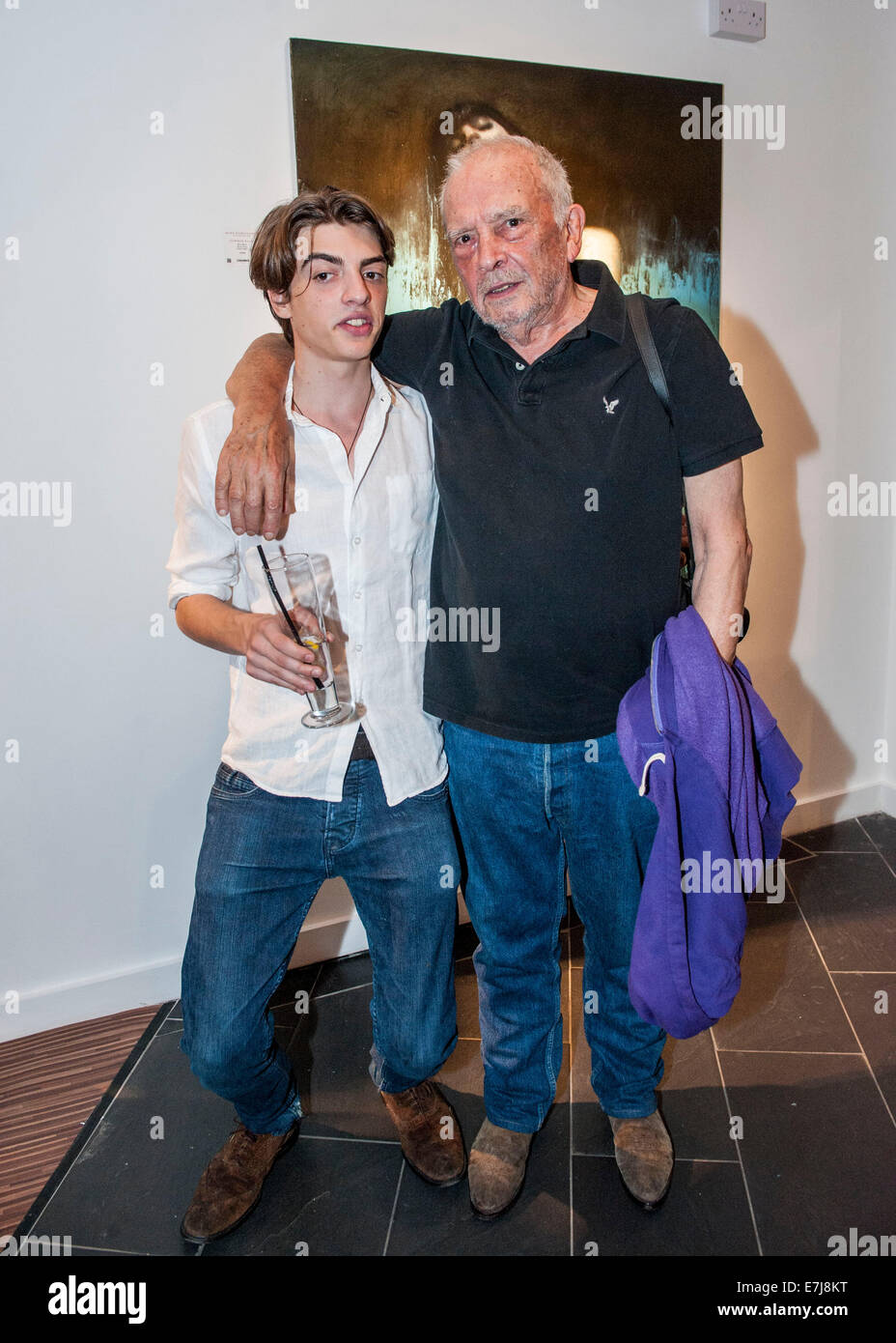 Londres, Royaume-Uni. 18 Septembre, 2014. David Bailey et son fils Sasha ce soir d'ouverture l'unité Londres, 'ohoÕs breakthrough artist-conduit gallery", présente l'espace U, une exposition de portrait contemporain qui réunit six artistes émergents sous le thème de l'identité personnelle à l'ère numérique. Credit : Roger parkes/Alamy Live News Banque D'Images