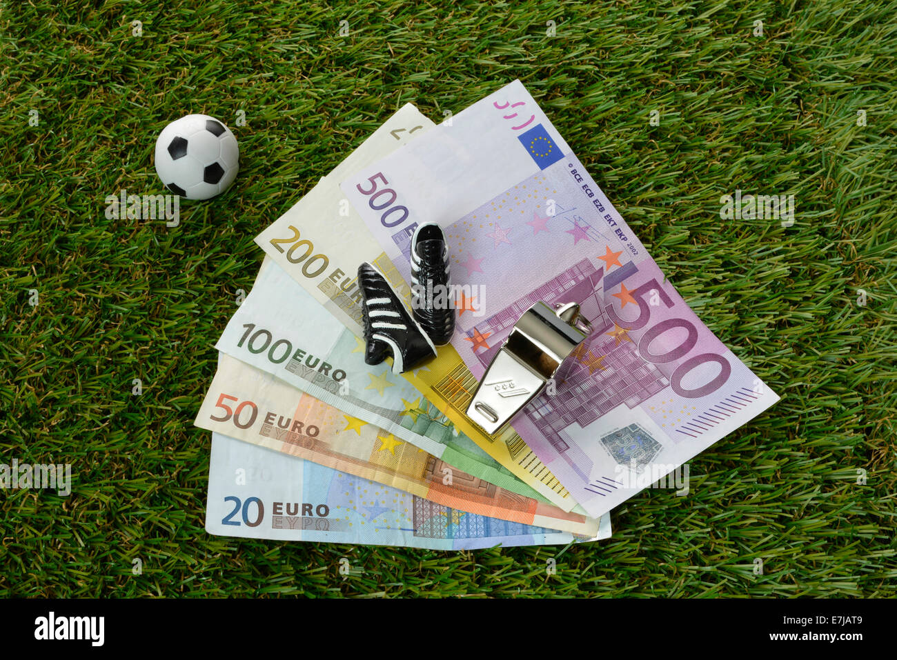 Les projets de l'euro, football, chaussures de football, arbitre sifflet Banque D'Images