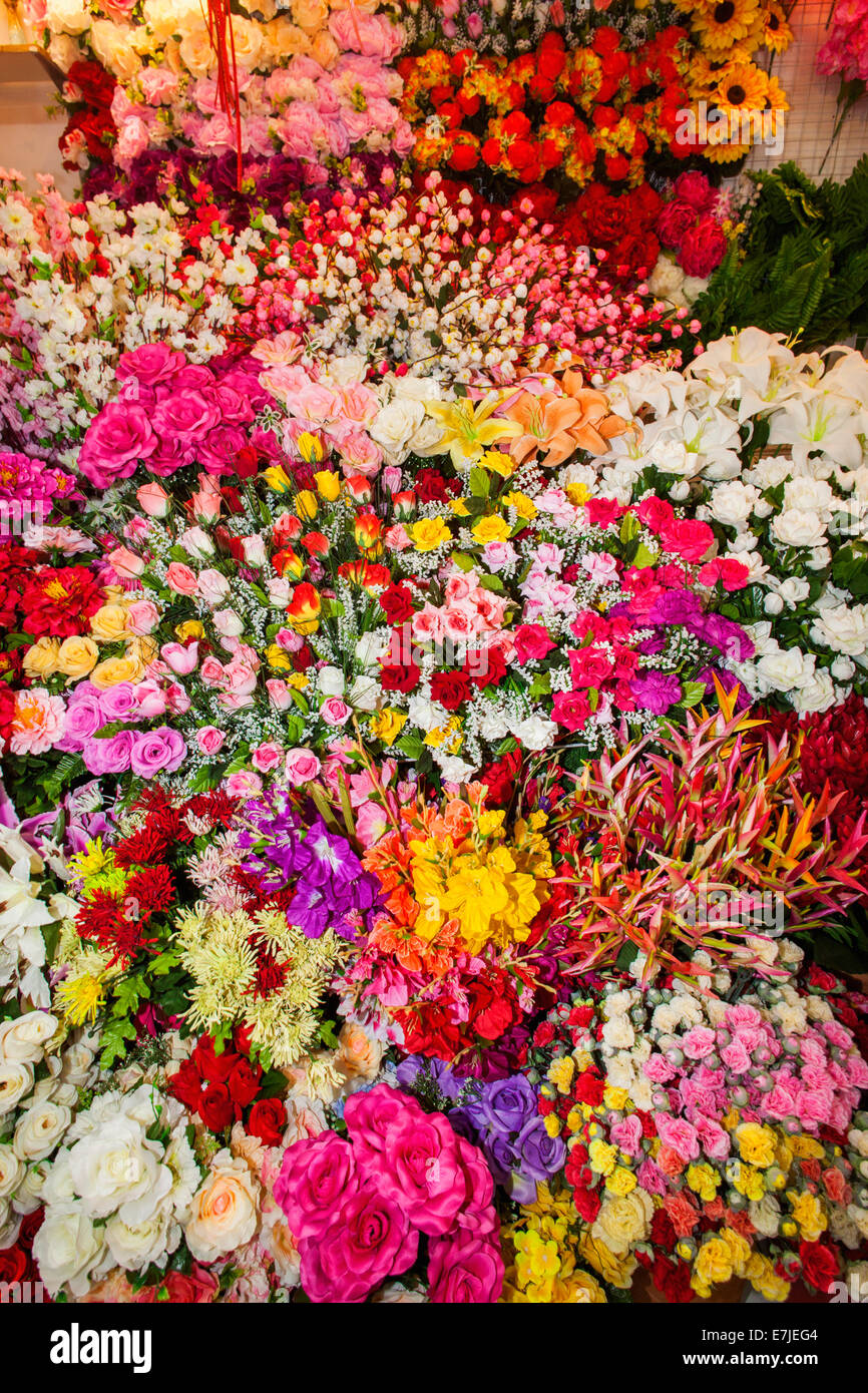 L'Asie, THAÏLANDE, Chiang Mai, marché Warorot, Marché, marchés, magasins, shopping, fleur, fleurs, fleuriste, fleurs en plastique, l'Art Banque D'Images