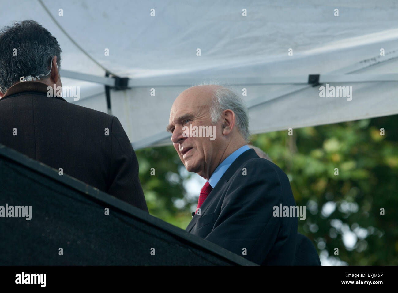 Westminster, London, UK. 19 septembre 2014. Secrétaire d'affaires Vince Cable donne sa réaction à la presse après le vote négatif à l'indépendance écossaise. Credit : amer ghazzal/Alamy Live News Banque D'Images