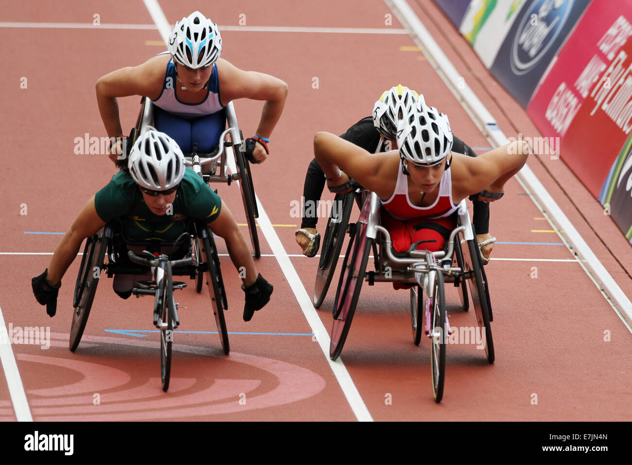 Christie Dawes de l'Australie (L), Jade Jones de l'Angleterre (R) dans les séries de la Womens Para-Sport 1500m course en fauteuil roulant T54 Banque D'Images