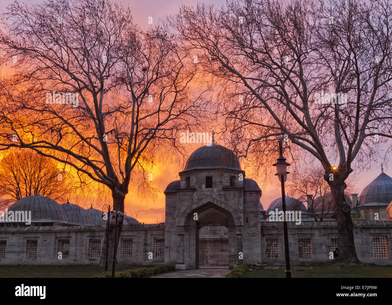 Coucher de soleil sur la mosquée de Soliman. Istanbul. Banque D'Images