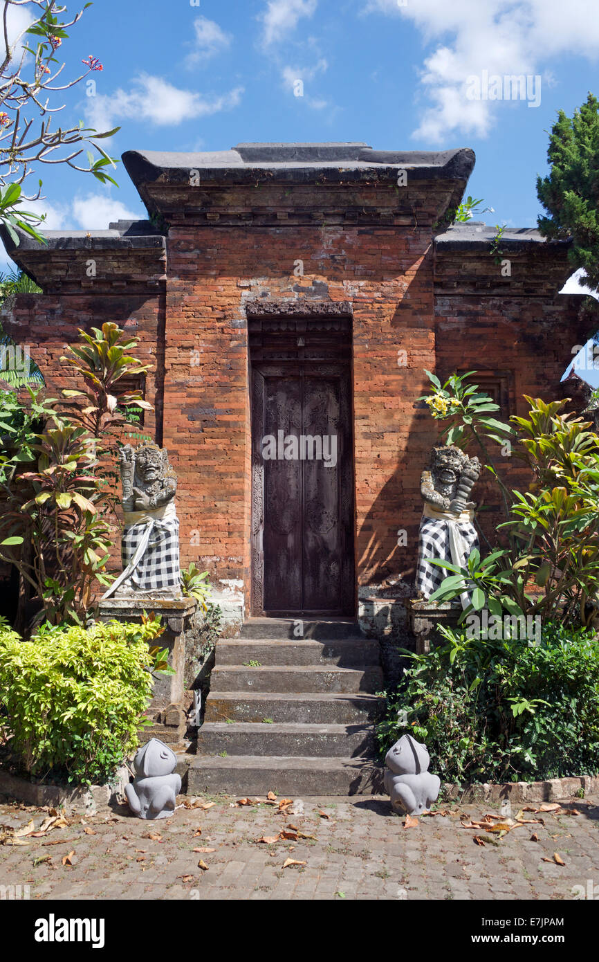 Ancienne entrée Puri Agung Kerambitan Palace Kerambitan Bali Indonesia Banque D'Images