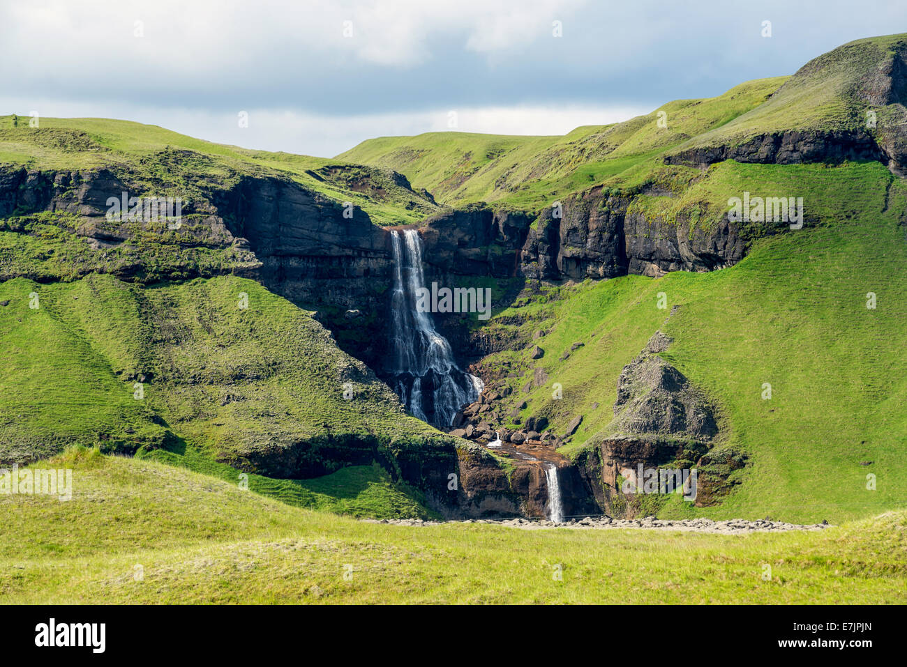 Beaux et spectaculaires chutes d'eau, de l'Islande en juin Banque D'Images