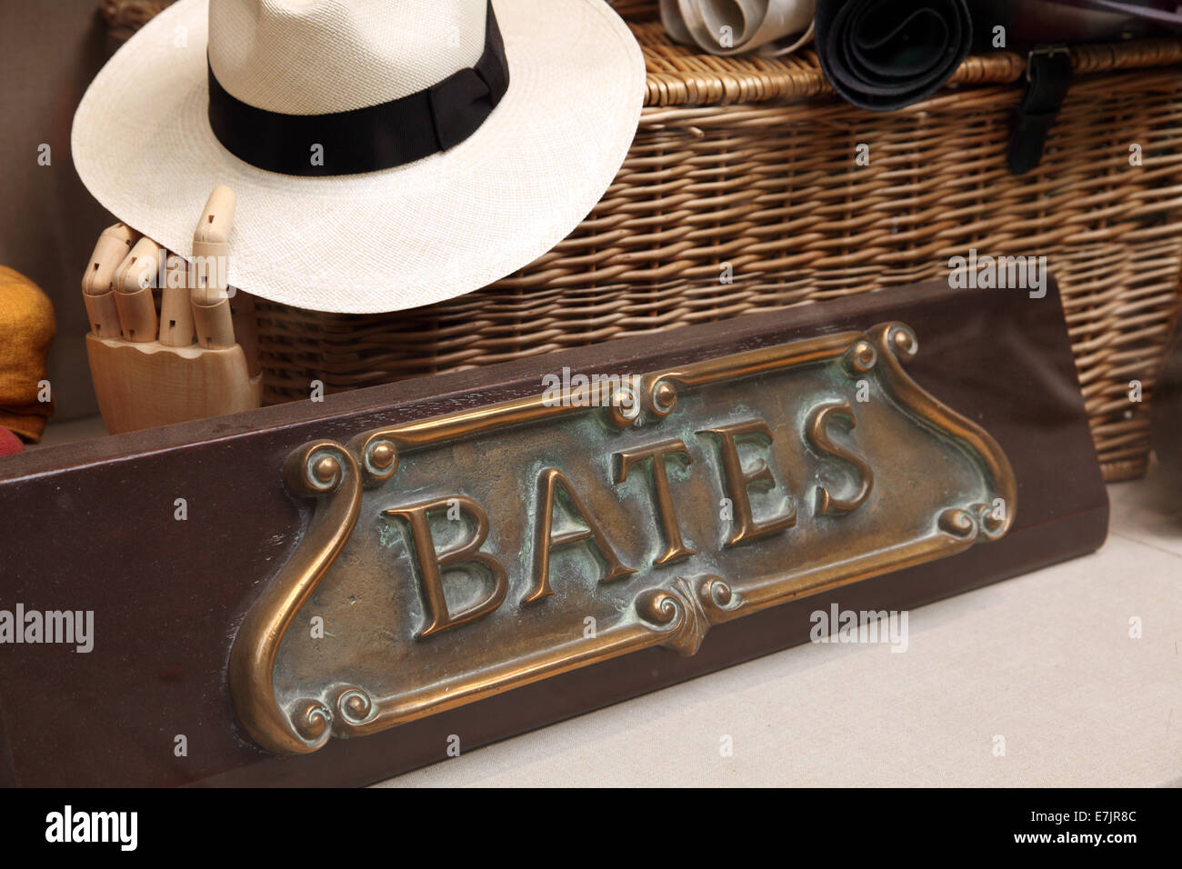 Bates Boutique chapeaux,Jermyn Street, London Photo Stock - Alamy
