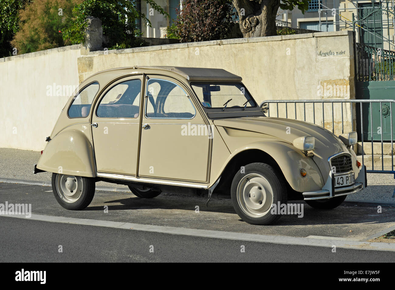 Citroën 2CV voiture classique français Banque D'Images