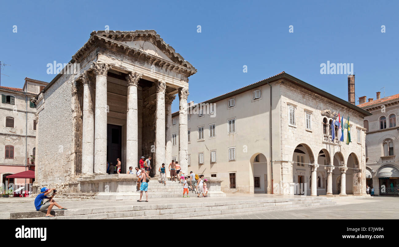 Temple de Rome et Auguste et de ville vénitienne, Pula, Istrie, Croatie Banque D'Images