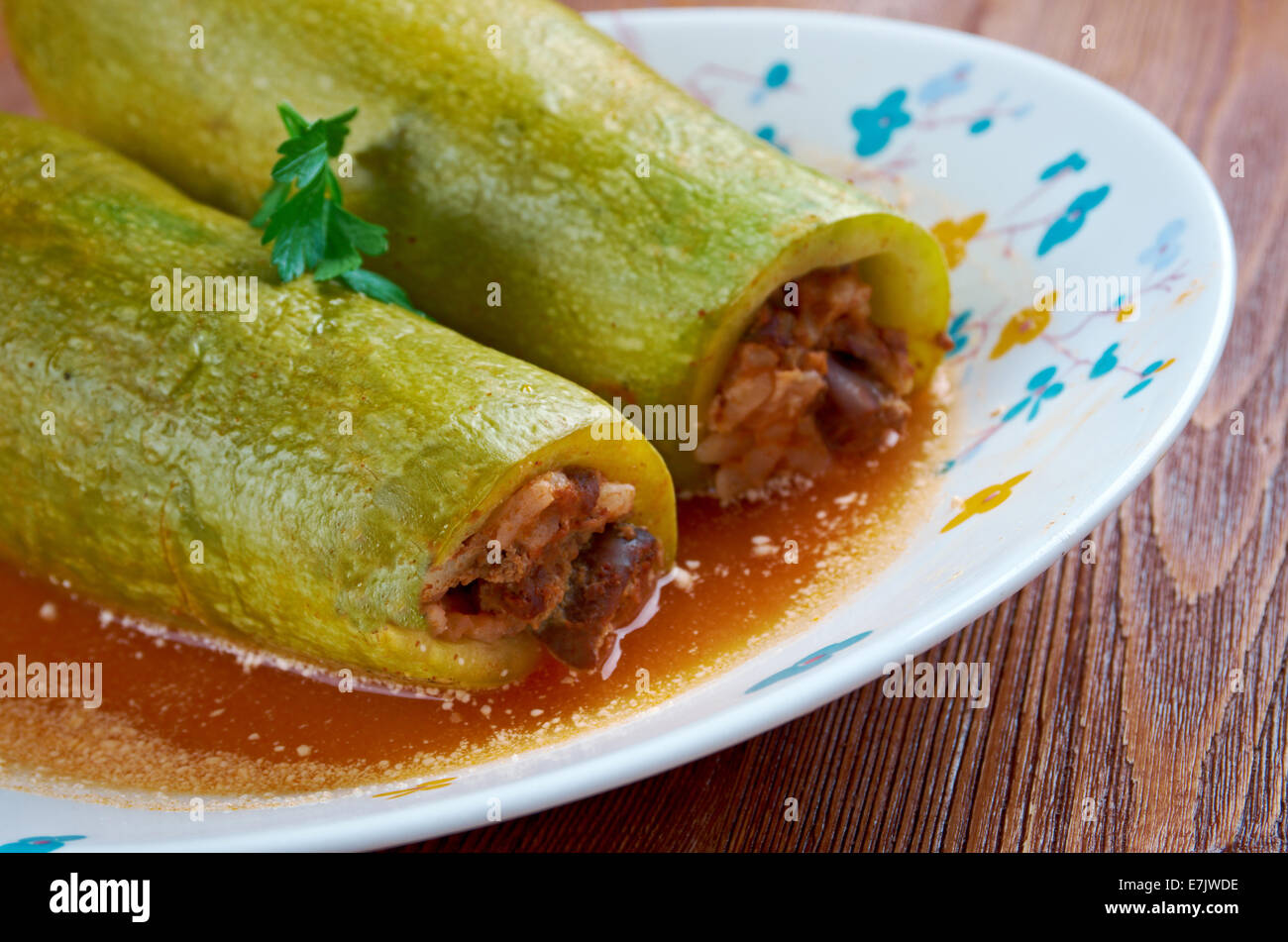 Kousa mahshi - les courgettes farcies de riz et de viande.s en fait, l'Egypte, Syrie, Liban, Palestine, Iraq, Israël, Jordanie, et Cypru Banque D'Images