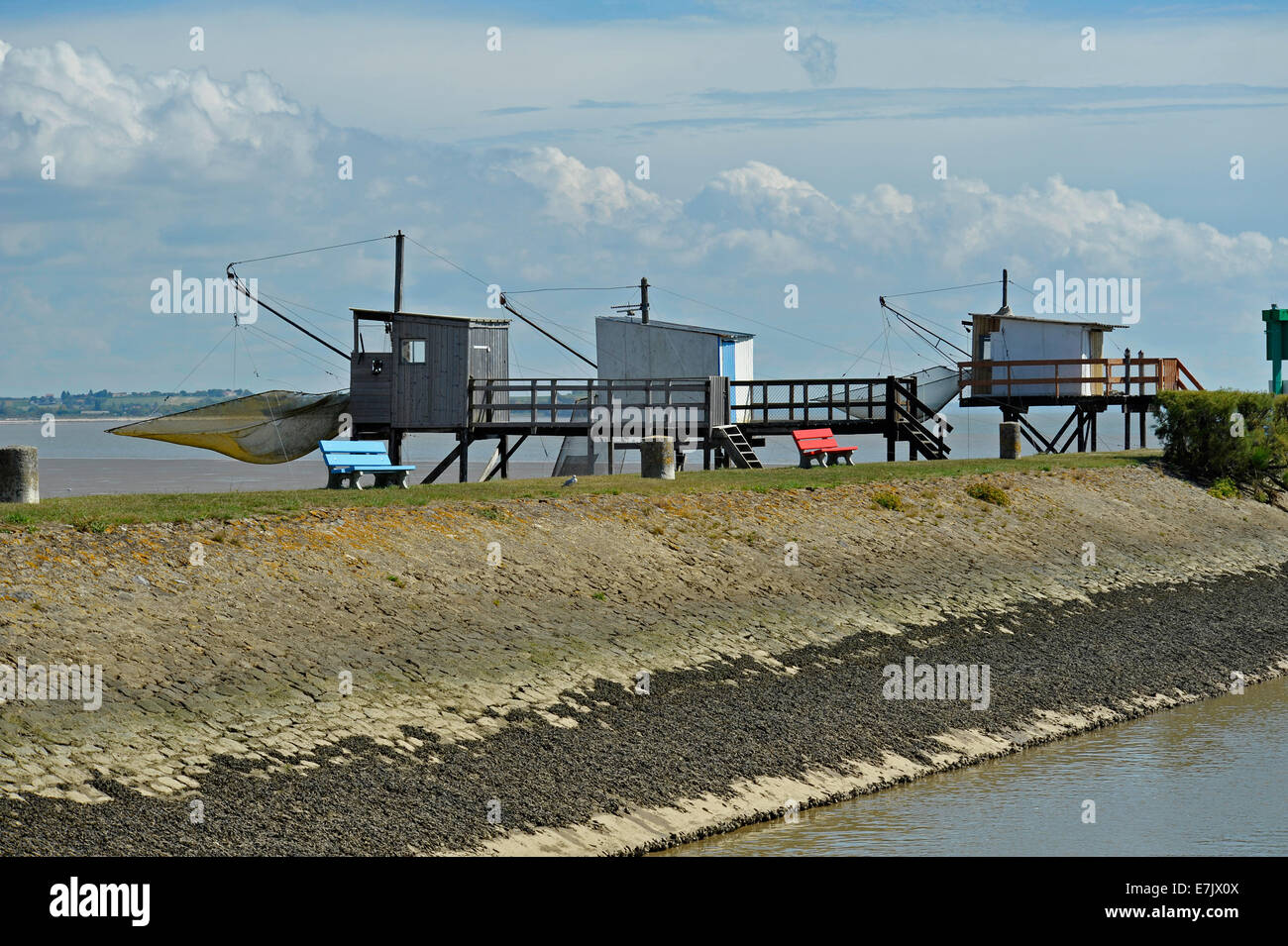 Carrelets (cabanes de pêche) sur l'estuaire de la Gironde,Charente Maritime,Rhône Alpes,France Banque D'Images
