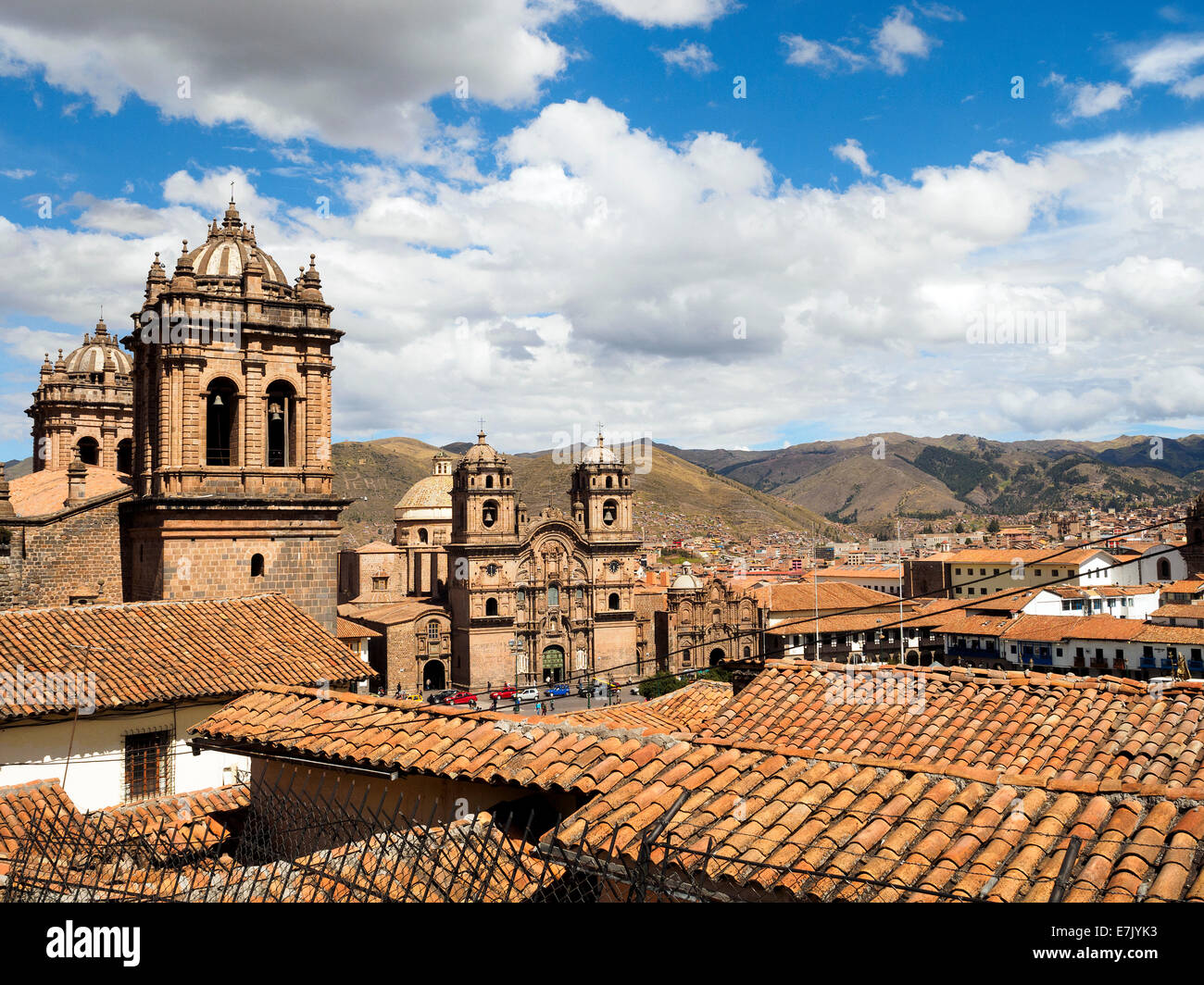 Les toits, la cathédrale de Saint-Domingue clochers et l'église de la Compagnie de Jésus - Cusco, Pérou Banque D'Images