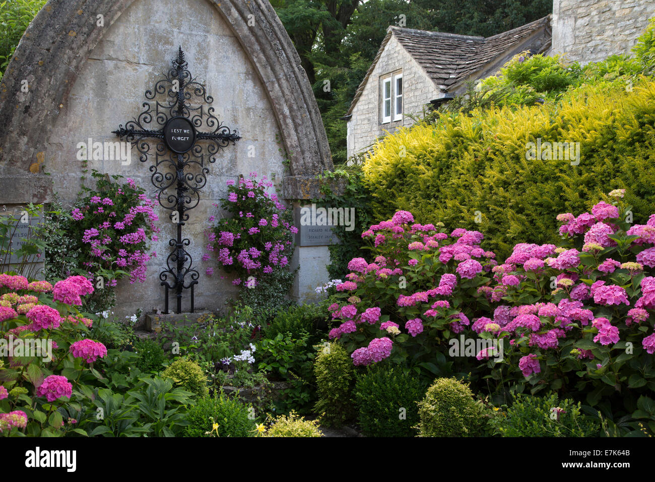 Jardin du souvenir de la Première Guerre mondiale, Castle Combe, Wiltshire, Angleterre Banque D'Images