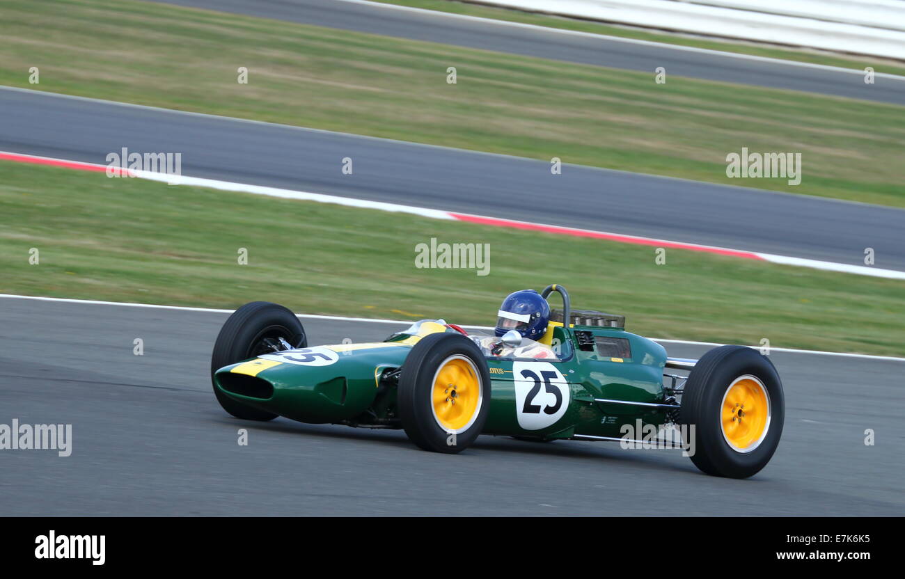 Andy middlehurst, lotus 25 r4, lors d'une course pour le pré-1966 historic grand prix automobile. Banque D'Images