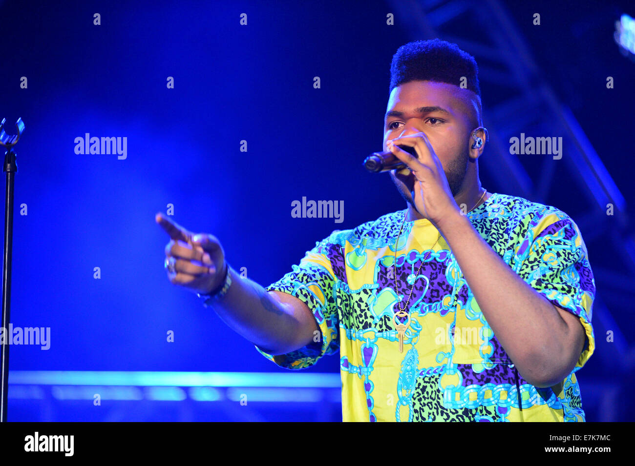 Derry, Londonderry, en Irlande du Nord - 19 septembre 2014. MTV se plante. MNEK Uzoechi Osisioma Emenike (aka) effectuant à MTV bloque dans Ebrington Square. Crédit : George Sweeney/Alamy Live News Banque D'Images