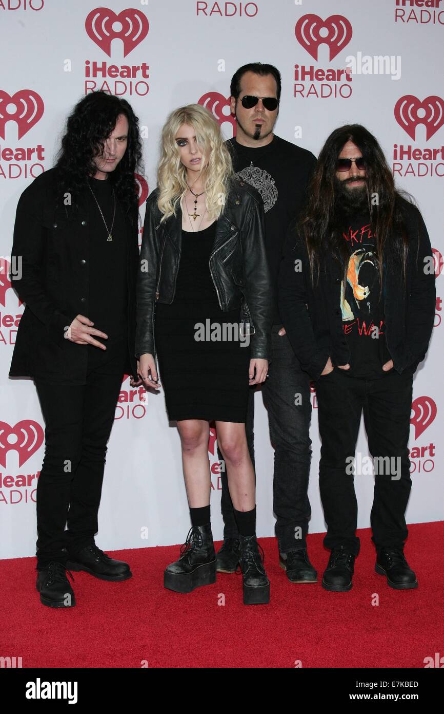 Las Vegas, NV, USA. Sep 19, 2014. Ben Phillips, Taylor Momsen, Mark Damon, Jamie Perkins de Pretty Reckless présents pour 2014 iHeartRadio Music Festival - Vendredi 12 Partie 2, MGM Grand Garden Arena, Las Vegas, NV le 19 septembre 2014. Credit : James Atoa/Everett Collection/Alamy Live News Banque D'Images