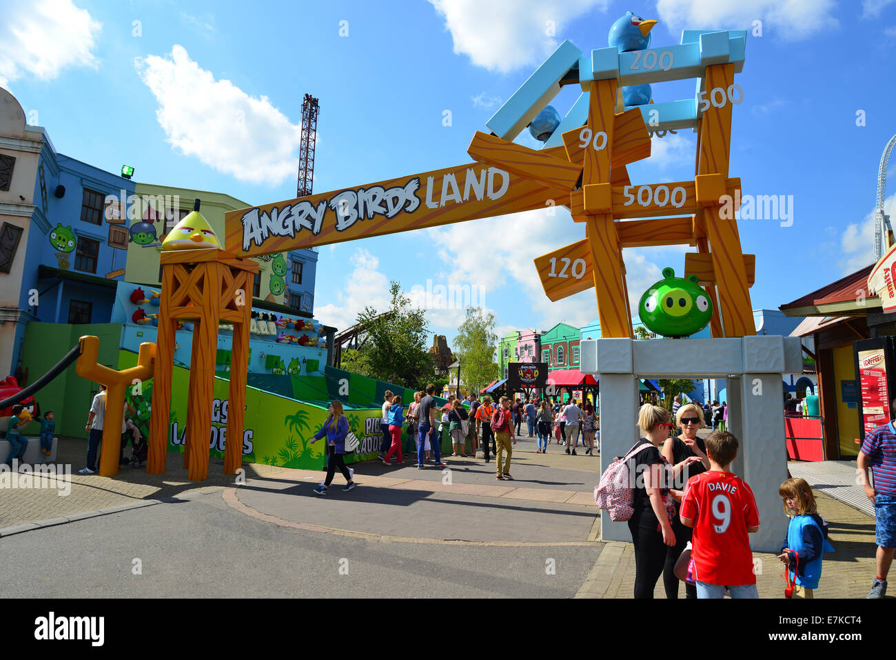 Panneau d'entrée d'Angry Birds Land, le parc à thème Thorpe Park, Chertsey, Surrey, Angleterre, Royaume-Uni Banque D'Images