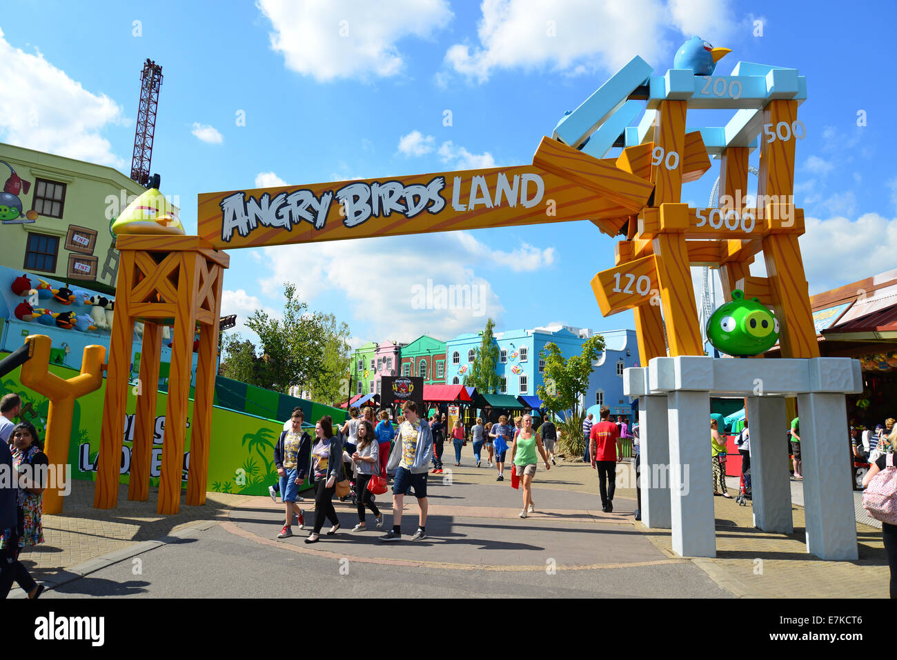 Panneau d'entrée d'Angry Birds Land, le parc à thème Thorpe Park, Chertsey, Surrey, Angleterre, Royaume-Uni Banque D'Images