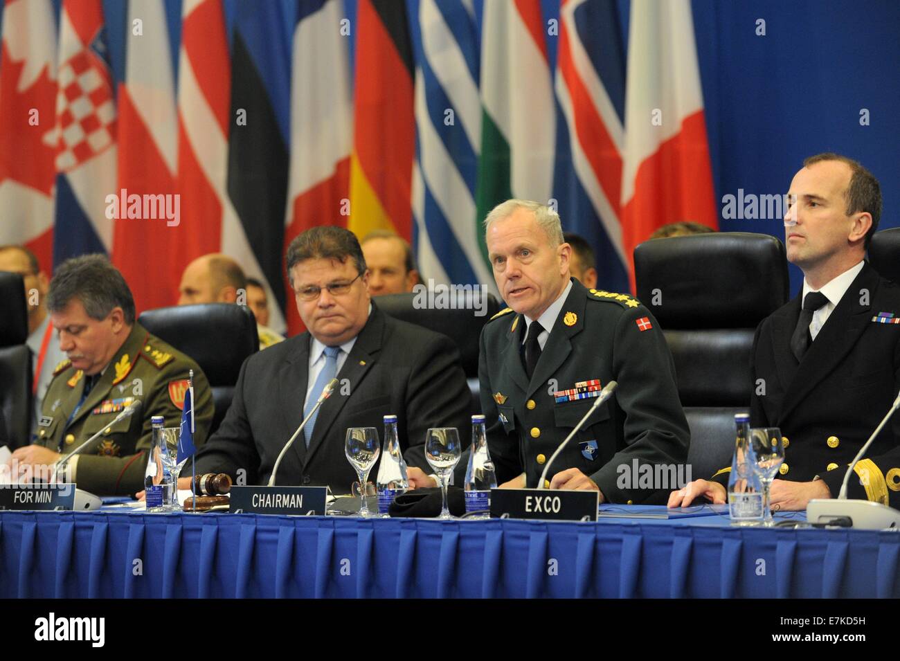 Vilnius, Lituanie. Sep 20, 2014. Le président du Comité militaire de l'OTAN Knud Bartels (2e R) fournit des observations préliminaires au cours de la conférence du Comité militaire de l'OTAN à Vilnius, Lituanie, 20 Septembre, 2014. Alfredas Crédit : Pliadis/Xinhua/Alamy Live News Banque D'Images