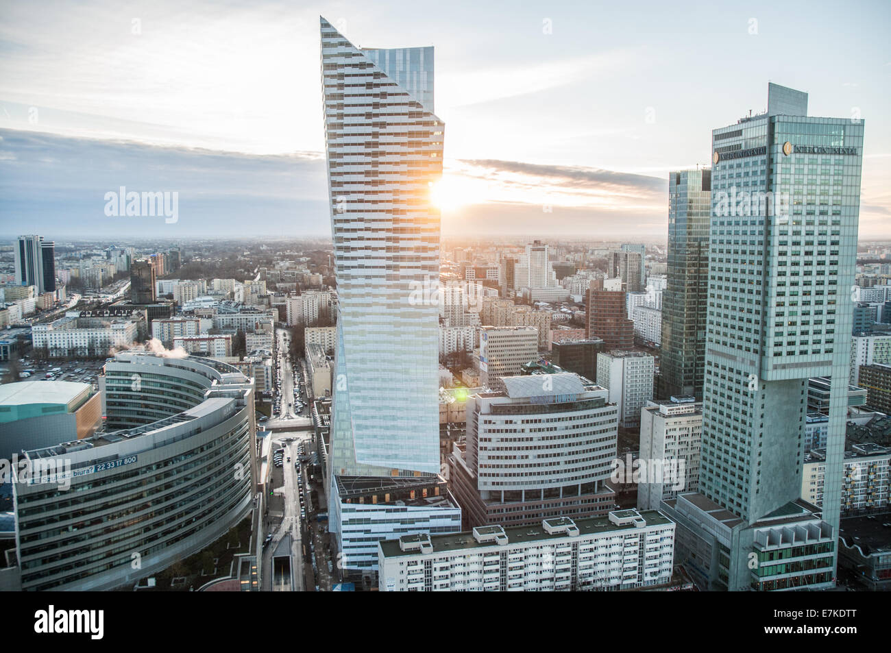 De gauche à droite : terrasses d'or Zlote Tarasy Shopping Mall, Zlota 44 gratte-ciel et l'hôtel InterContinental de Varsovie, Pologne Banque D'Images