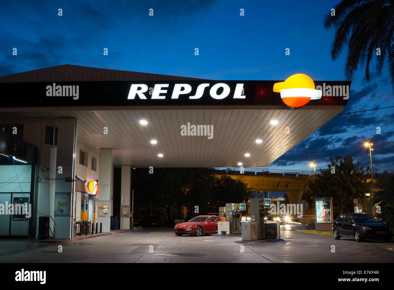 station-diesel-repsol-banque-de-photographies-et-d-images-haute