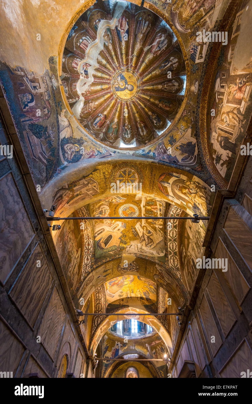 Mosaïques de Jésus Christ et ses disciples ornent la coupole de l'église de Chora à Istanbul. Banque D'Images