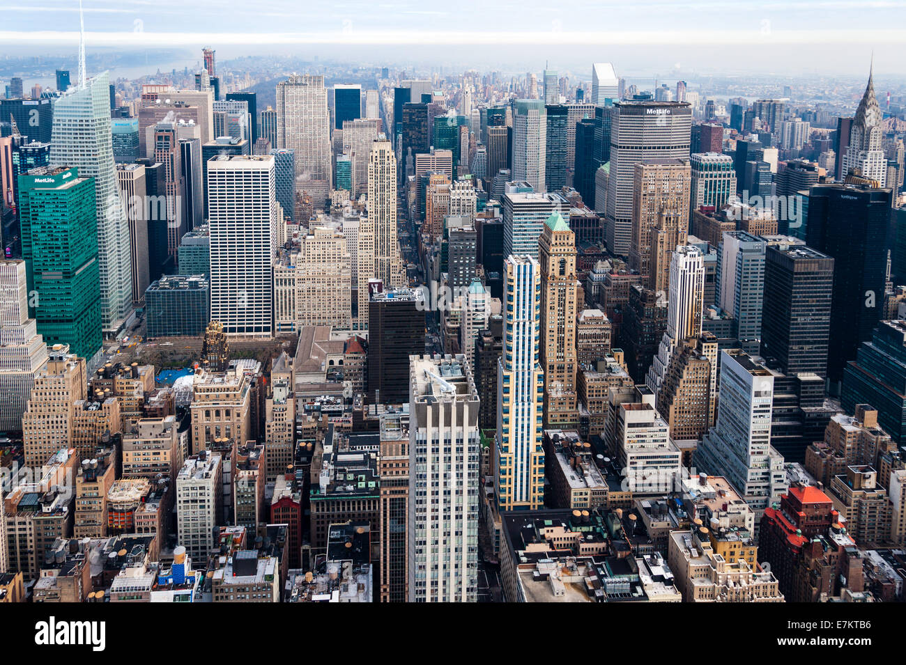 Nous, la ville de New York. Vue depuis l'Empire State Building d'observation. Banque D'Images