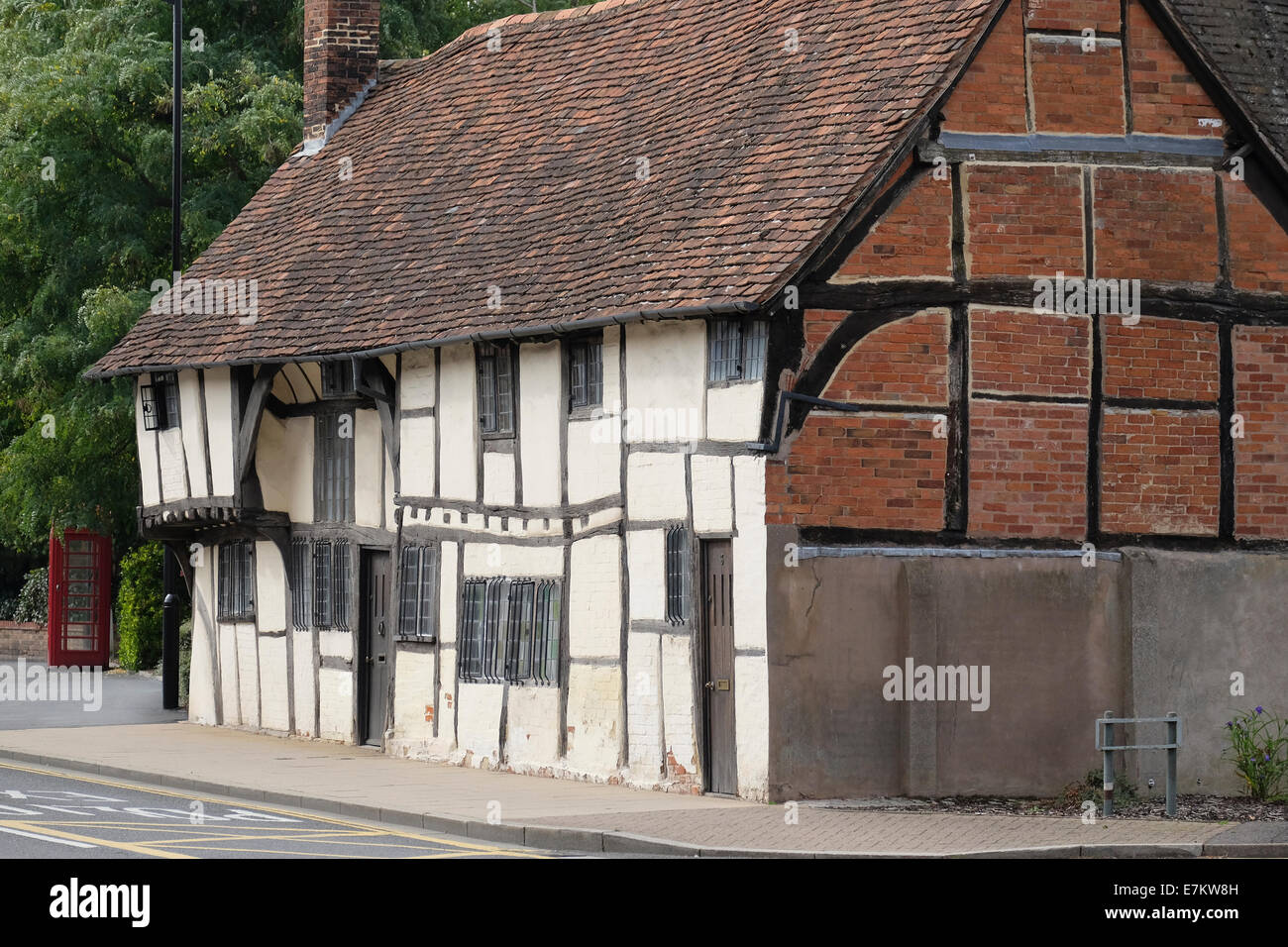 Joli Cottage Crooked à Stratford-upon-Avon Banque D'Images
