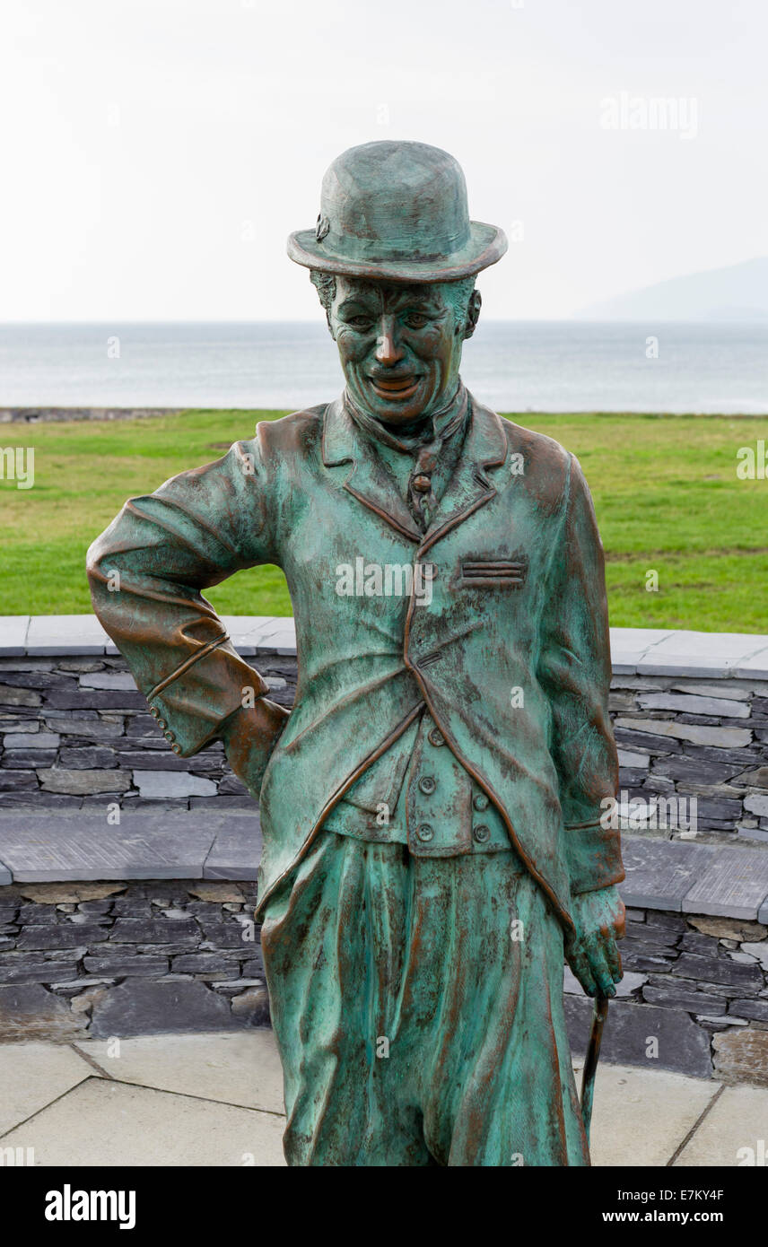 Statue de Charlie Chaplin sur le front de mer à Waterville, Iveragh. L'Anneau du Kerry, comté de Kerry, Irlande Banque D'Images