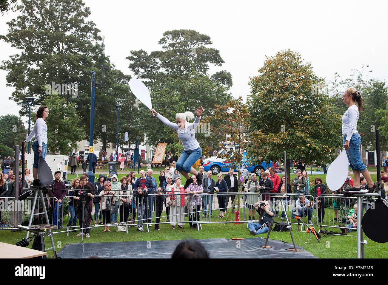 Great Yarmouth, au Royaume-Uni. 20 septembre 2014. Là-Festival, à Great Yarmouth. Les gros wire act 'fils' de la scène britannique à St George's Park. Credit : Adrian Buck/Alamy Live News Banque D'Images