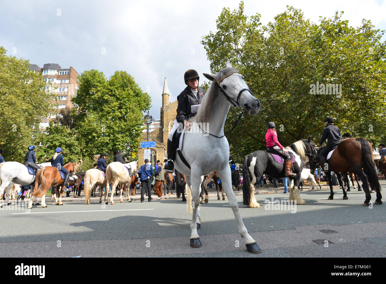 L'église Saint John's, Hyde Park, London, UK. 21 septembre 2014. La bénédiction annuelle du service de chevaux à l'église Saint John's à Hyde Park. Crédit : Matthieu Chattle/Alamy Live News Banque D'Images